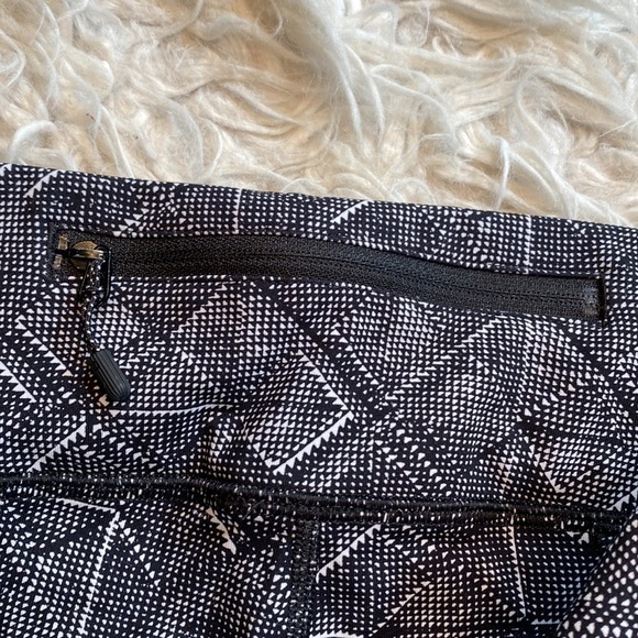 Lululemon Pace Rival Crop in Formation Alpine White Black sz 6 - Picture 12 of 13